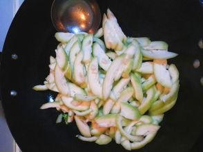 吃虾可以吃葫芦瓜嘛女生,女性饮食搭配新主张  第3张