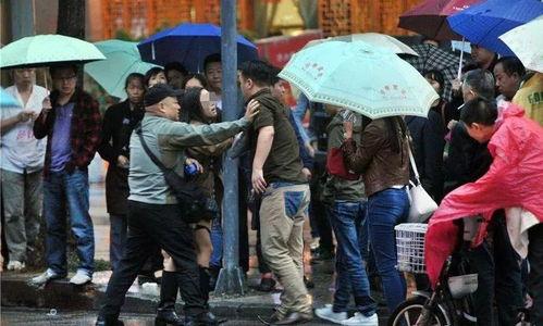 韩国男子吃瓜事件,韩国男子意外成为“吃瓜群众”事件引发热议  第3张